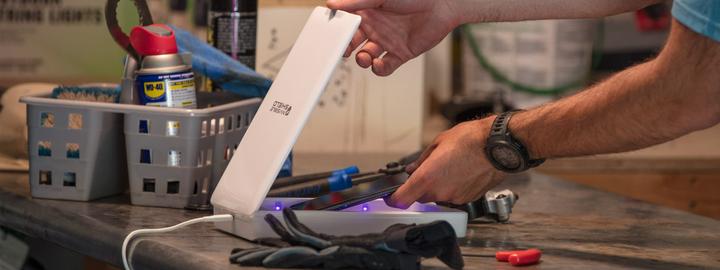 Produktbild InvisibleShield UV Smartphone Cleaning System