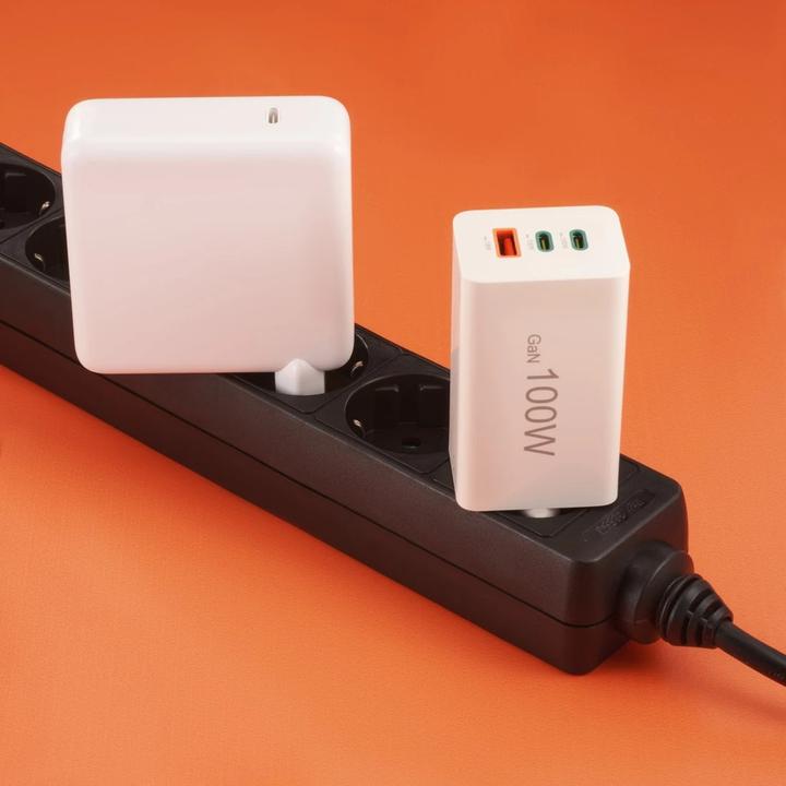 Produktbild Hama Schnellladegerät GaN, 2x USB-C PD, 1x USB-A Q (100 W)