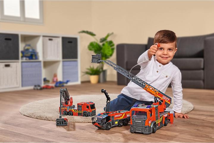 Actual product image Dickie Fire engine with water spray