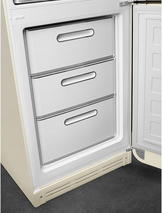Actual product image Smeg Retro Style FAB32RCR5 (331 l)