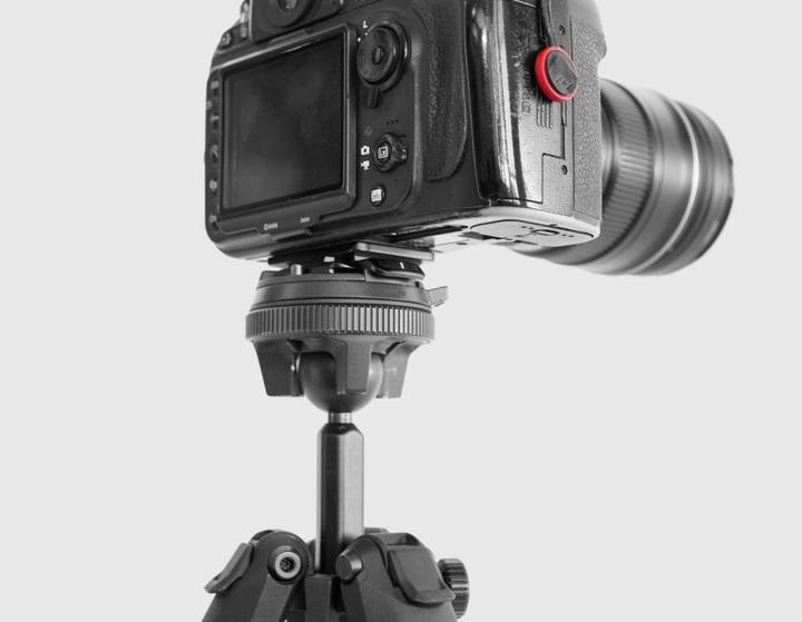 Actual product image Peak Design dual plate (Tripod quick-release plate)