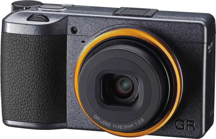 Corpo GR III Street Edition (18.3mm, 24.24 Mpx, APS-C / DX)