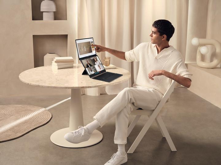 Image du produit ASUS Zenbook Duo OLED UX8406CA-PZ068X - Avec clavier détachable - Intel Core Ultra 9 (14", Intel Core Ultra 9 285H, 32 Go, 2000 Go)