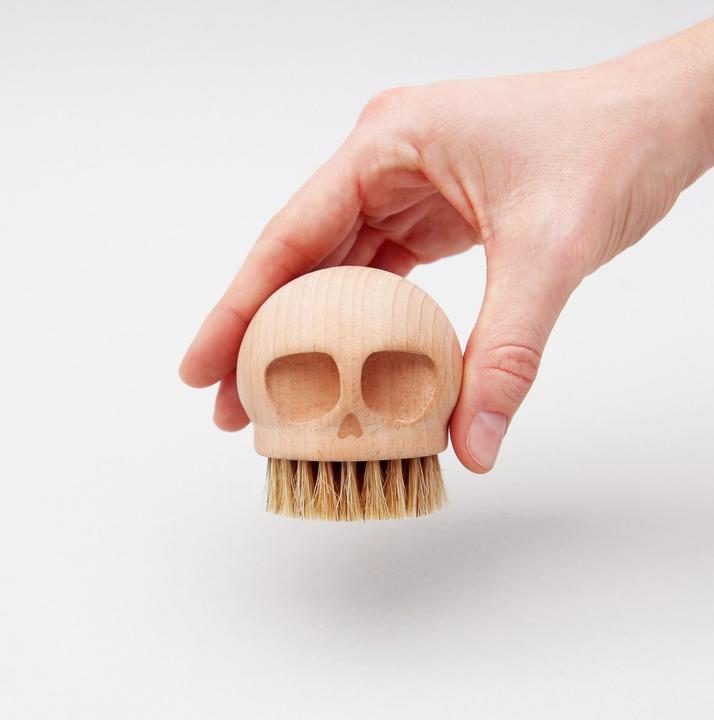 Actual product image Suck UK Skull Brush (1 pcs.)