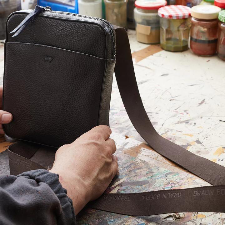 Actual product image Braun Büffel Shoulder bag Novara 26352
