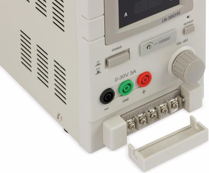 Produktbild QuatPower Netzgerät LN-3003XE, LED 0...30V-, 0...3A, Buchsen/Klemmen