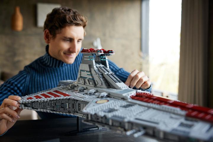 Immagine prodotto LEGO Incrociatore d’attacco della Repubblica classe Venator (75367, LEGO Star Wars, Set LEGO rari)