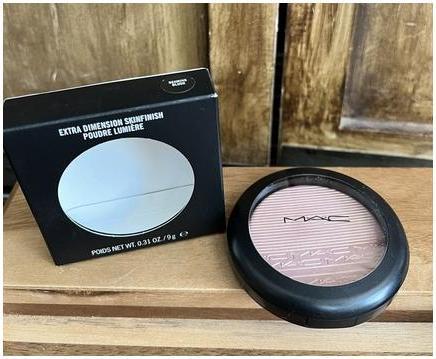 Actual product image MAC Cosmetics Extra Dimension Highlighter (Extra dimension)