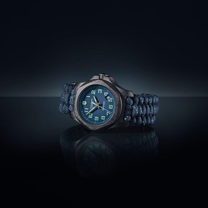 Image du produit Victorinox I.n.o.x. Carbone (Montre analogique, Swiss Made, 43 mm)