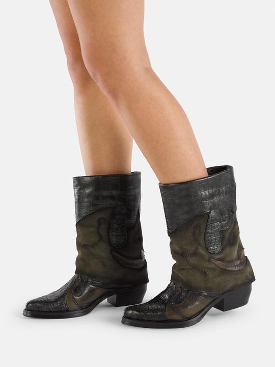 Actual product image Felmini CRETA D608, the irreverent cowboy boot from, is equipped with metallic leather parts that are (41)