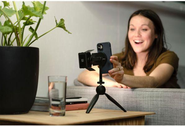 Actual product image Moment Pro Tripod MagSafe -sovitin
