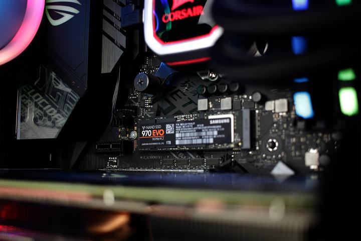 Actual product image Mifcom SPECTRUM RTX2080Ti Core i9 Ultimate (Intel Core i9-9900K, 32 GB, 1000 GB, GeForce RTX 2080 Ti)