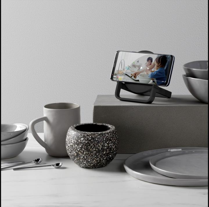 Actual product image Belkin BoostCharge 3-in-1 Wireless Charger + Ständer + Lautsprecher (10 W)