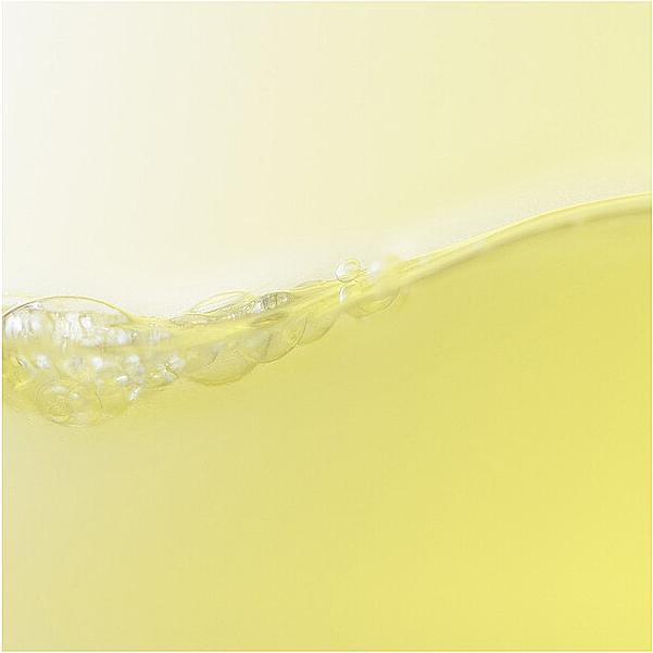 Actual product image Shiseido Yuzu C Glow On Shot (28 ml)