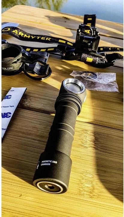 Productafbeelding ArmyTek Wizard C2 Pro Magneet Multifunctionele Lamp USB XHP50.2 warm (11.20 cm, 2500 lm)