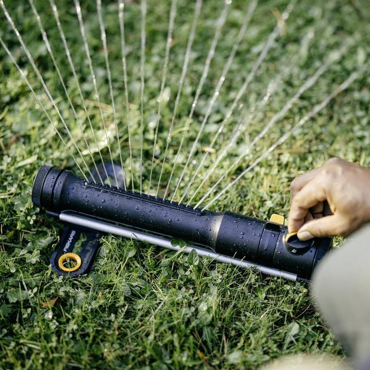 Actual product image Fiskars Zraszacz Wahadłowy Comfort M