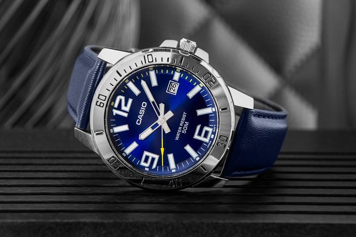 Image du produit Casio MTP-VD01L-2BV Hommes Enticer Bande en cuir bleu Cadran bleu Casual Analog Sporty Watch (220 mm)
