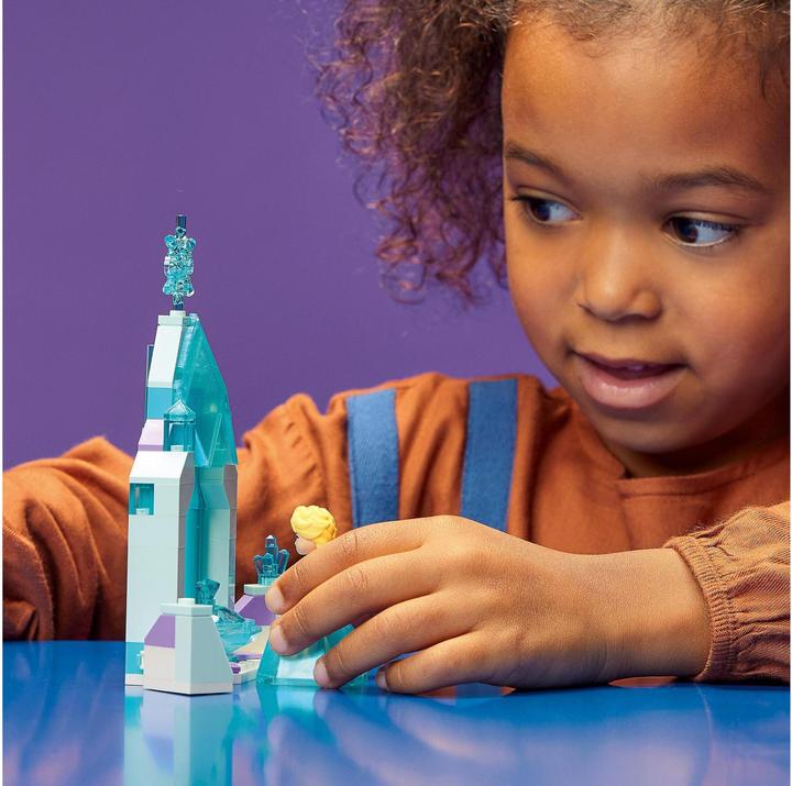 Actual product image LEGO Elsa's castle courtyard (43199, LEGO Disney)