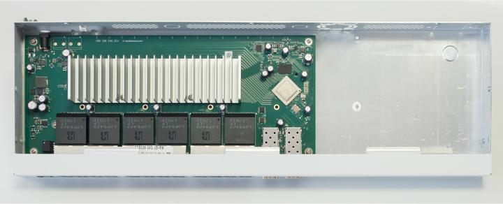 Image du produit MikroTik CRS326-24G-2S+RM : L3 Smart Switch (24 Ports)