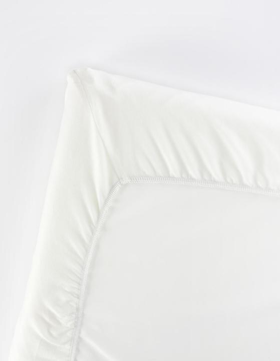 Actual product image BabyBjörn Travel Crib Light with fitted sheet
