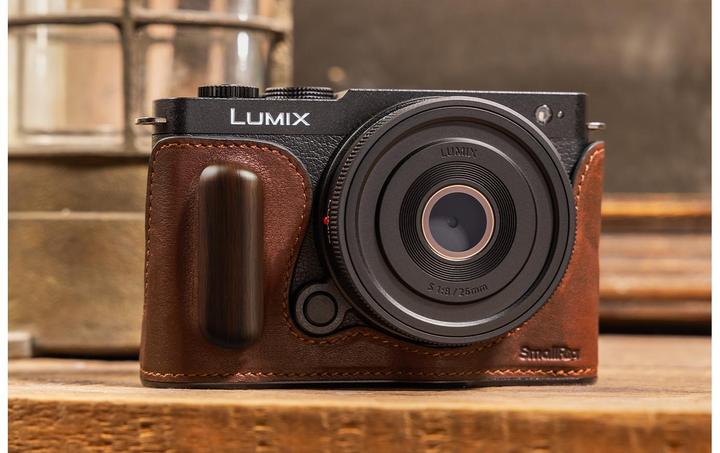 Actual product image SmallRig Half leather case for Panasonic LUMIX S9 Brown (Kamera Bereitschaftstasche, 0.91 l)