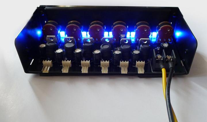 Image du produit Lamptron Fc2 (6 Ventilateur)