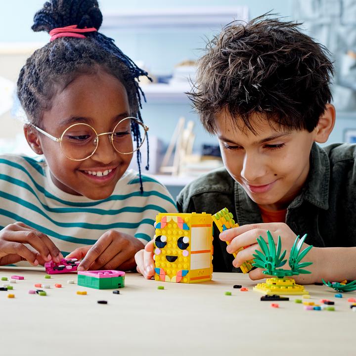 Actual product image LEGO Pineapple Pencil Holder (41906, LEGO Dots)