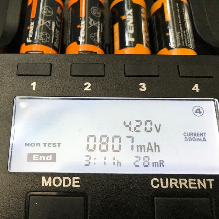 Actual product image Fenix LCD-Schnell-Ladegerät (1 pcs., CR123A, 700 mAh, Battery + charger)