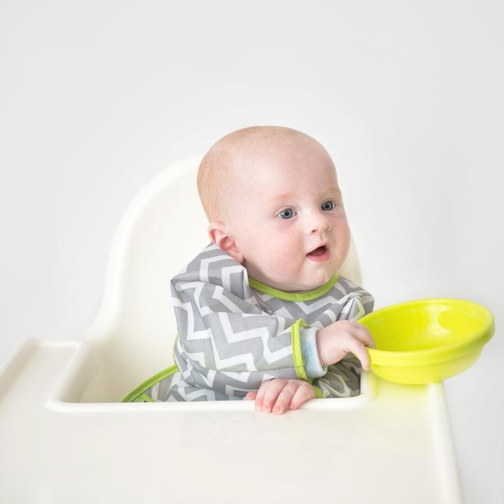 Actual product image Kushies CleanBib with sleeves (12 months)