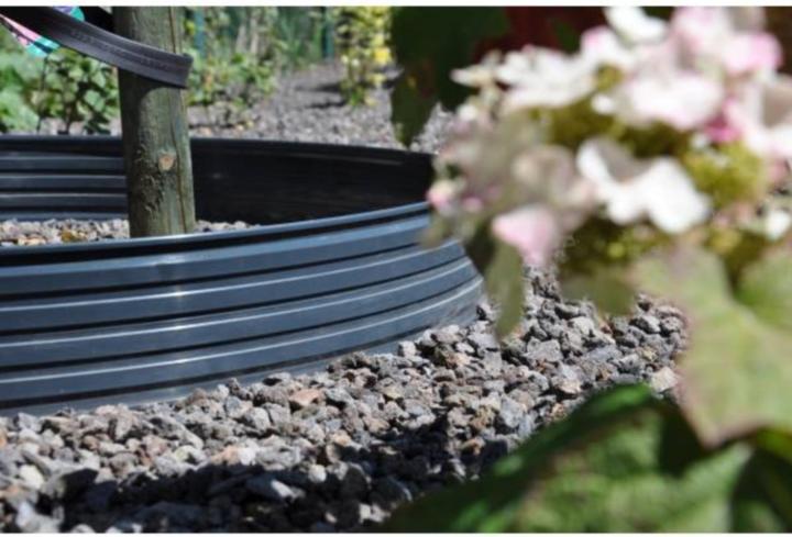 Actual product image Green Split Aluminium lawn edging Height: 10-14 cm, length: 1- 30 m (100 cm)