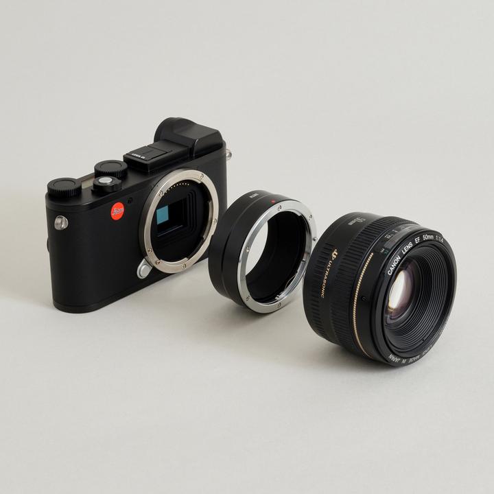 Produktbild Urth Lens Mount Adapter: Compatible with Canon (EF / EF S) Lens to Leica L Camera Body