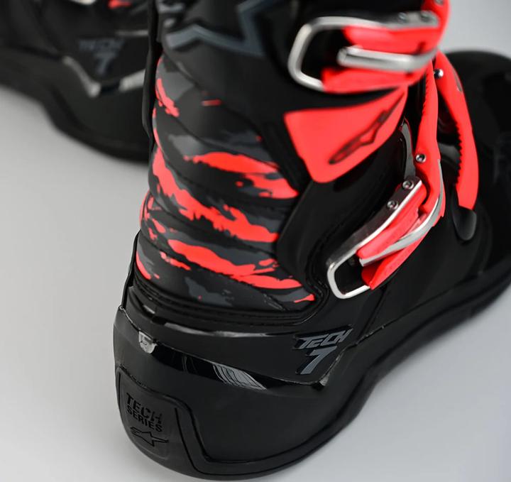 Actual product image Troy Lee Designs ALPINESTARS / TLD TECH 7 noir-rouge 42 (42)