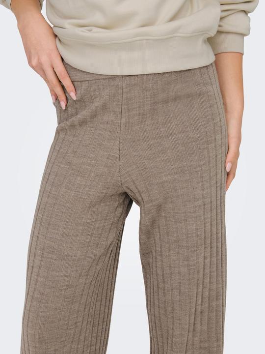 Actual product image Only ONLTESSA Locker geschnitten Hose mit weitem Beinschnitt Hose mit weitem Beinschnitt (S)