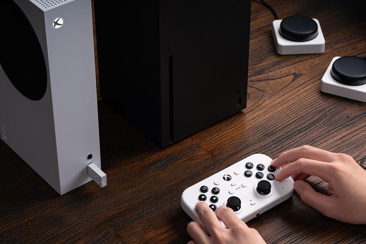 Actual product image 8bitdo Lite SE 2.4G Wireless (Xbox Series X, Xbox Series S, Xbox One X, Xbox One S, Windows)