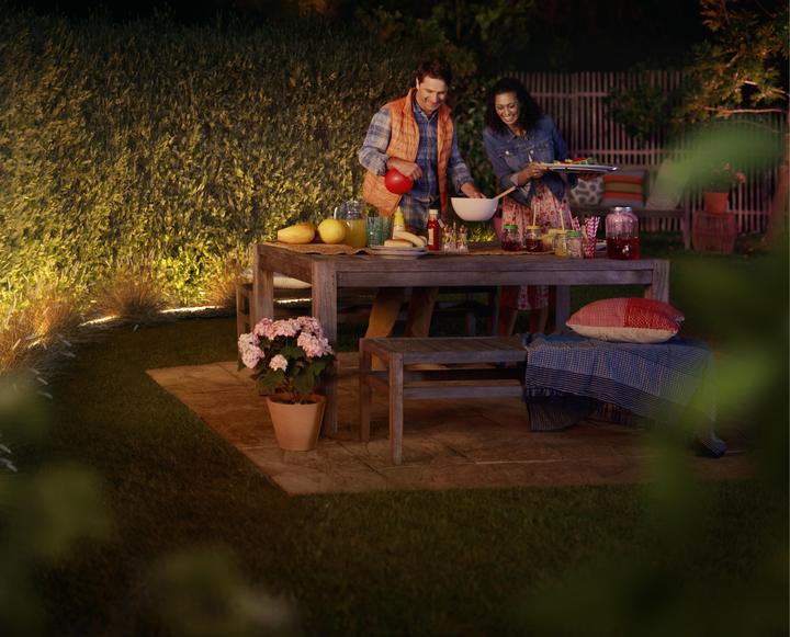 Actual product image Philips Hue Outdoor Light Strip 5m DE Plug (Multicoloured, 500 cm, Outdoor)