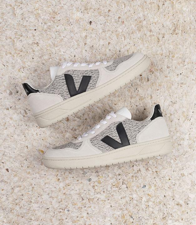 Actual product image Veja V-10 (41)