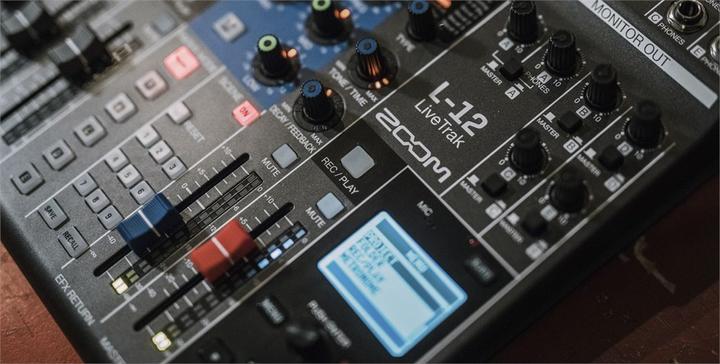 Immagine prodotto Zoom L-12 LiveTrak (Mixer da studio e live)