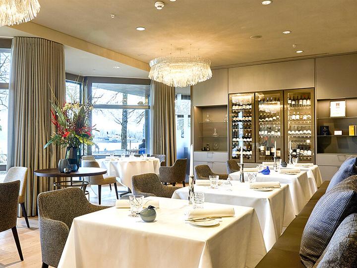Produktbild Smartbox Luxus-Weihnachten in der Schweiz: 1 Nacht in einem 4* und 5* Hotel mit Gourmet-Dinner (2 Pers.)