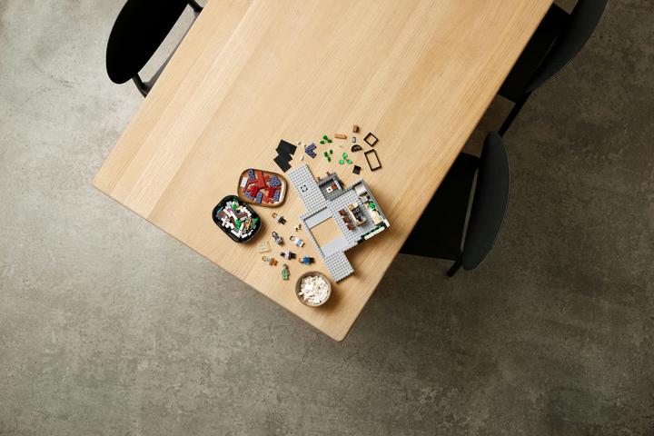 Image du produit LEGO Queer Eye – Le loft des Fab 5 (10291, LEGO Creator Expert, LEGO difficiles à trouver)