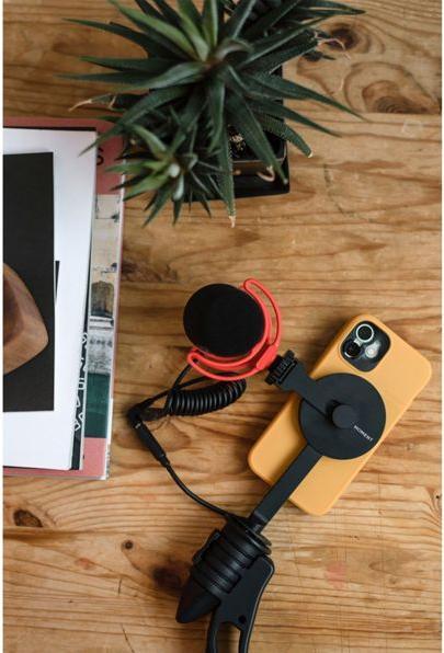 Actual product image Moment Pro Tripod MagSafe -sovitin