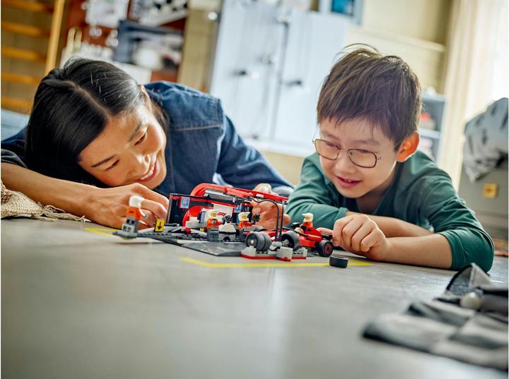 Produktbild LEGO F1 Boxenstopp mit Boxencrew und Ferrari Flitzer (60443, LEGO City)