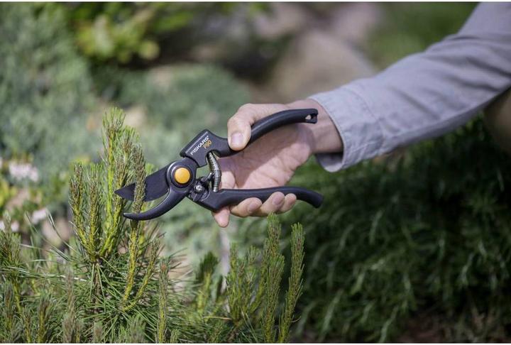 Actual product image Fiskars Garden Shears Bypass Pro 111960