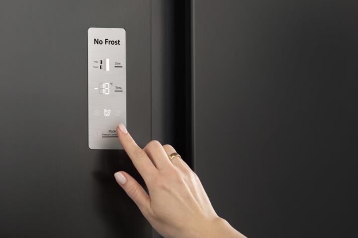 Actual product image Hisense RS711N4AFE - Amerikaanse Koelkast - Zwart (550 l)