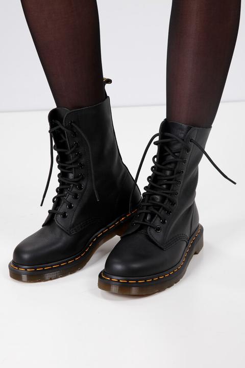 Actual product image Dr. Martens 1490 Virginia (38)