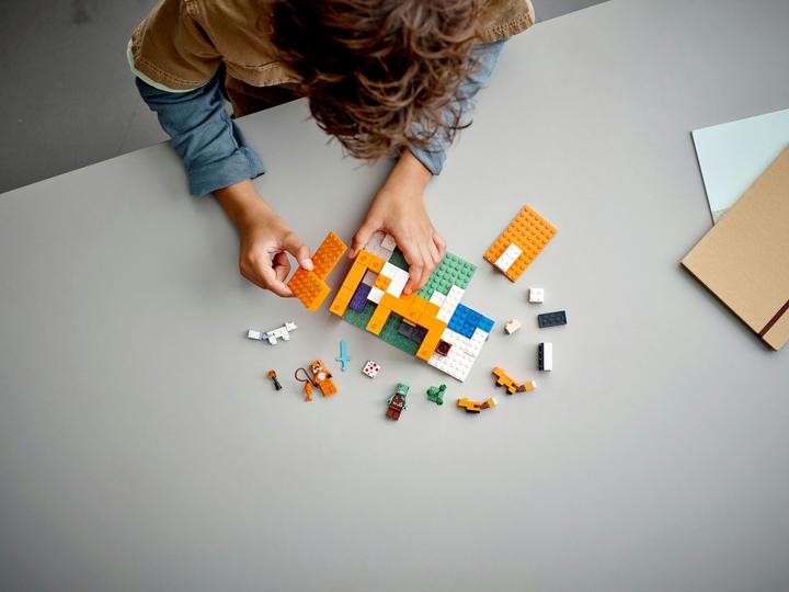 Actual product image LEGO The Fox Lodge (21178, LEGO Minecraft)