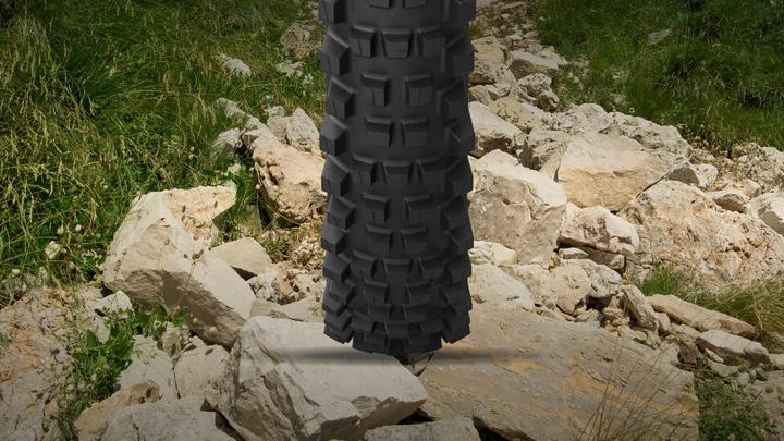 Actual product image Michelin DH 22 (27.5 x 2.40, 61-584)