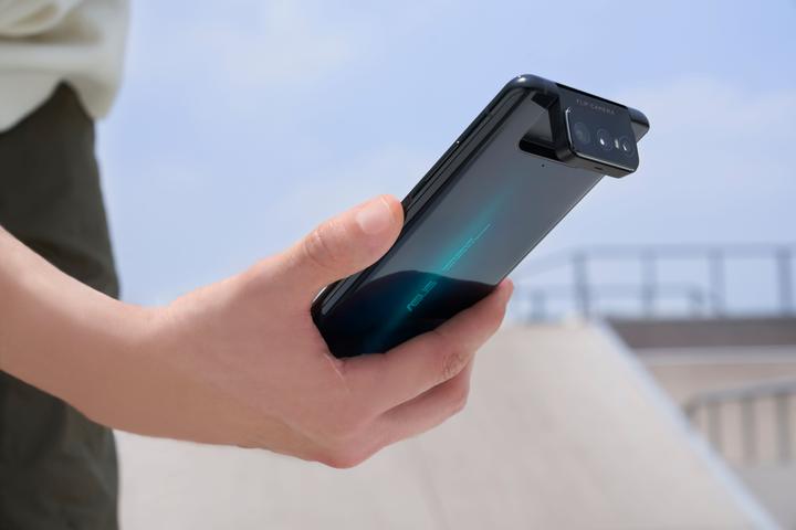 Immagine prodotto ASUS Zenfone 7 (128 GB, Aurora Black, 6.67", Doppia SIM, 64 Mpx, 5G)
