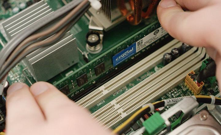 Produktbild Crucial CT4G4DFS824A (1 x 4GB, 2400 MHz, DDR4-RAM, DIMM)