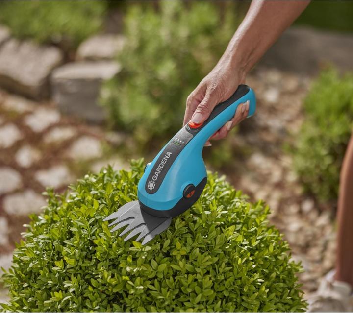 Produktbild Gardena Set Akku-Gras- und Strauchschere ClassicCut Li (Akkubetrieb)