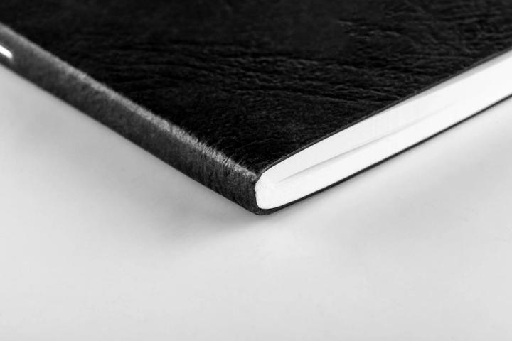 Image du produit Clairefontaine Set de 2 carnets piqués Age Bag A4 96 pages uni - Noir (AAA392, Blanc, Couverture souple)